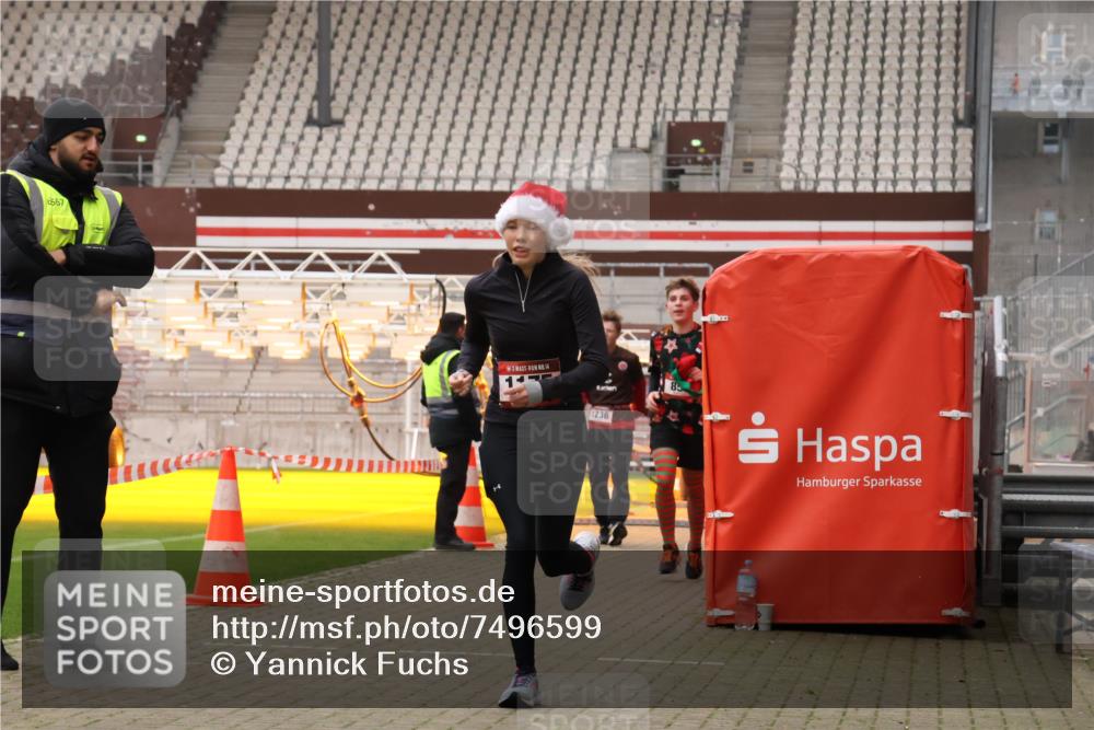 08.12.2024 - St. Pauli X-Mass-Run No. 14 Yannick Fuchs http://msf.ph/oto/7496599 08.12.2024 10:58:24 Ziel 853, 1175, 1236, 2139, 2363 meine-sportfotos.de