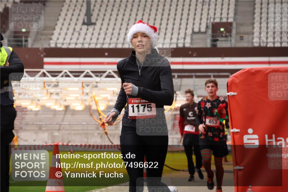 08.12.2024 - St. Pauli X-Mass-Run No. 14 Yannick Fuchs http://msf.ph/oto/7496622 08.12.2024 10:58:25 Ziel 853, 1175, 1236, 2139 meine-sportfotos.de