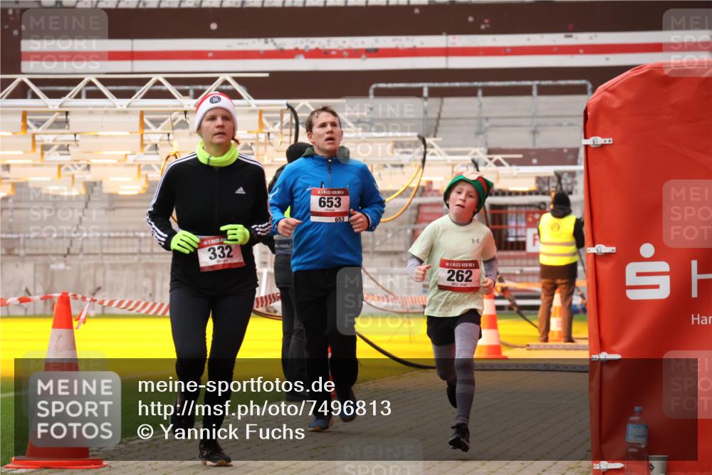 08.12.2024 - St. Pauli X-Mass-Run No. 14 Yannick Fuchs http://msf.ph/oto/7496813 08.12.2024 10:58:40 Ziel 262, 332, 653, 1236 meine-sportfotos.de