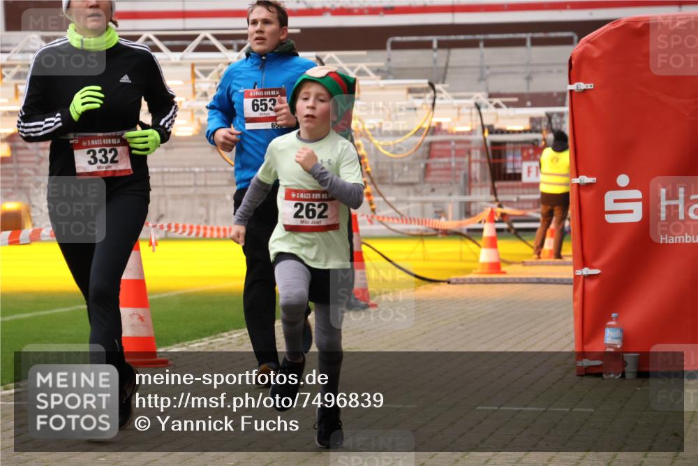 08.12.2024 - St. Pauli X-Mass-Run No. 14 Yannick Fuchs http://msf.ph/oto/7496839 08.12.2024 10:58:42 Ziel 262, 332, 653, 941, 1236 meine-sportfotos.de
