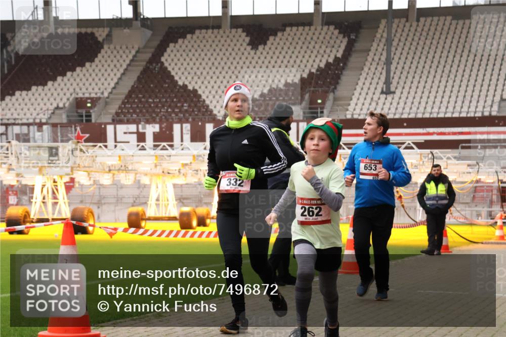 08.12.2024 - St. Pauli X-Mass-Run No. 14 Yannick Fuchs http://msf.ph/oto/7496872 08.12.2024 10:58:43 Ziel 262, 332, 653, 941, 1236 meine-sportfotos.de