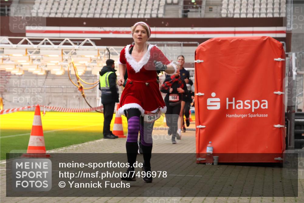 08.12.2024 - St. Pauli X-Mass-Run No. 14 Yannick Fuchs http://msf.ph/oto/7496978 08.12.2024 10:58:56 Ziel 148, 164, 211, 250, 332, 941, 1361 meine-sportfotos.de