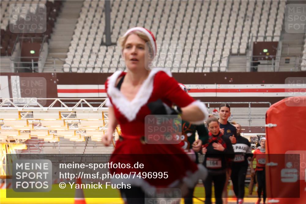 08.12.2024 - St. Pauli X-Mass-Run No. 14 Yannick Fuchs http://msf.ph/oto/7496995 08.12.2024 10:58:58 Ziel 148, 164, 211, 250, 878, 941, 1361, 1800 meine-sportfotos.de