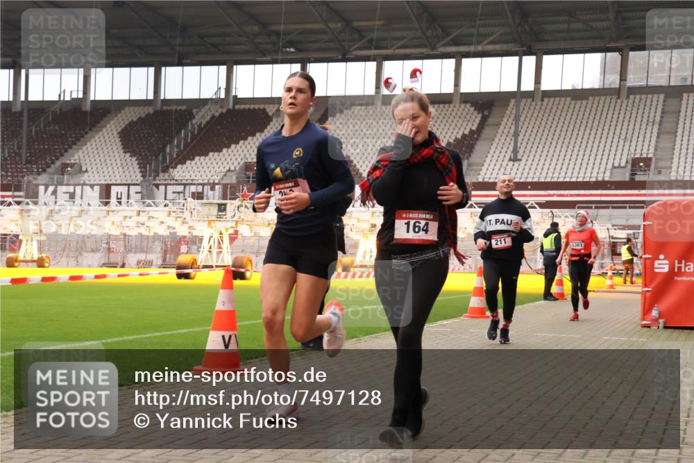 08.12.2024 - St. Pauli X-Mass-Run No. 14 Yannick Fuchs http://msf.ph/oto/7497128 08.12.2024 10:59:03 Ziel 148, 164, 211, 250, 878, 941, 1361, 1800 meine-sportfotos.de