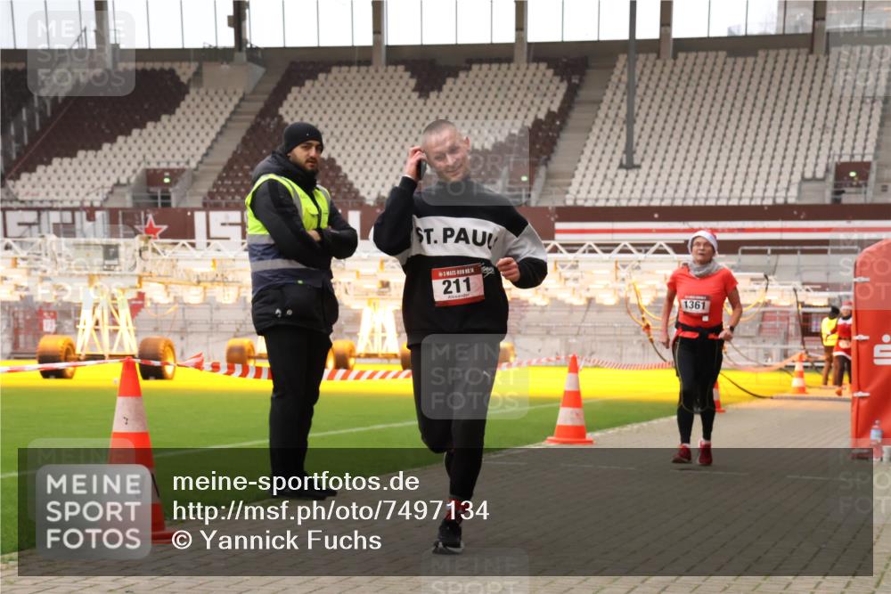 08.12.2024 - St. Pauli X-Mass-Run No. 14 Yannick Fuchs http://msf.ph/oto/7497134 08.12.2024 10:59:04 Ziel 148, 164, 211, 250, 878, 941, 1361, 1800 meine-sportfotos.de