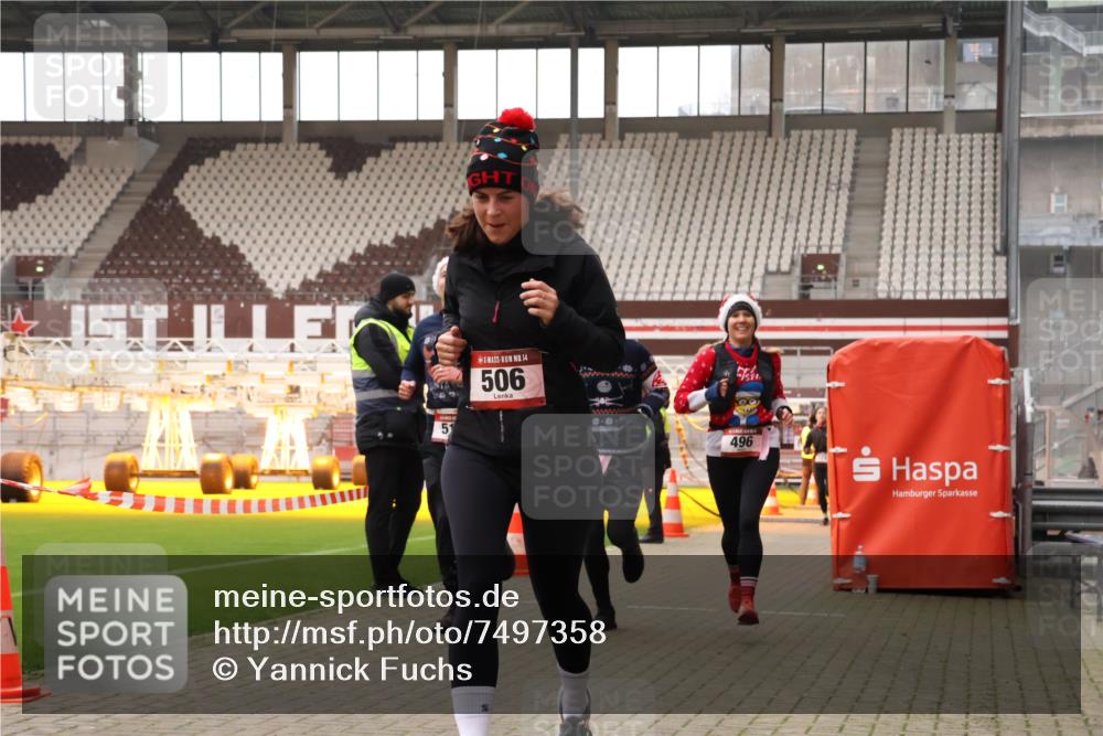 08.12.2024 - St. Pauli X-Mass-Run No. 14 Yannick Fuchs http://msf.ph/oto/7497358 08.12.2024 10:59:24 Ziel 124, 496, 506, 515, 534, 664, 686 meine-sportfotos.de