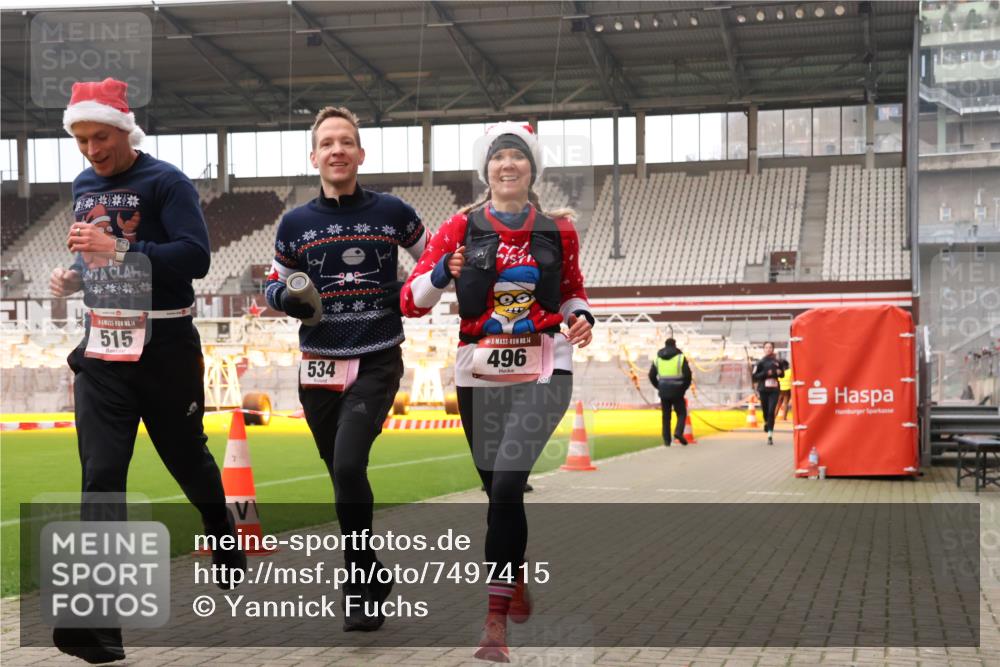 08.12.2024 - St. Pauli X-Mass-Run No. 14 Yannick Fuchs http://msf.ph/oto/7497415 08.12.2024 10:59:26 Ziel 124, 496, 506, 515, 534, 664, 686 meine-sportfotos.de
