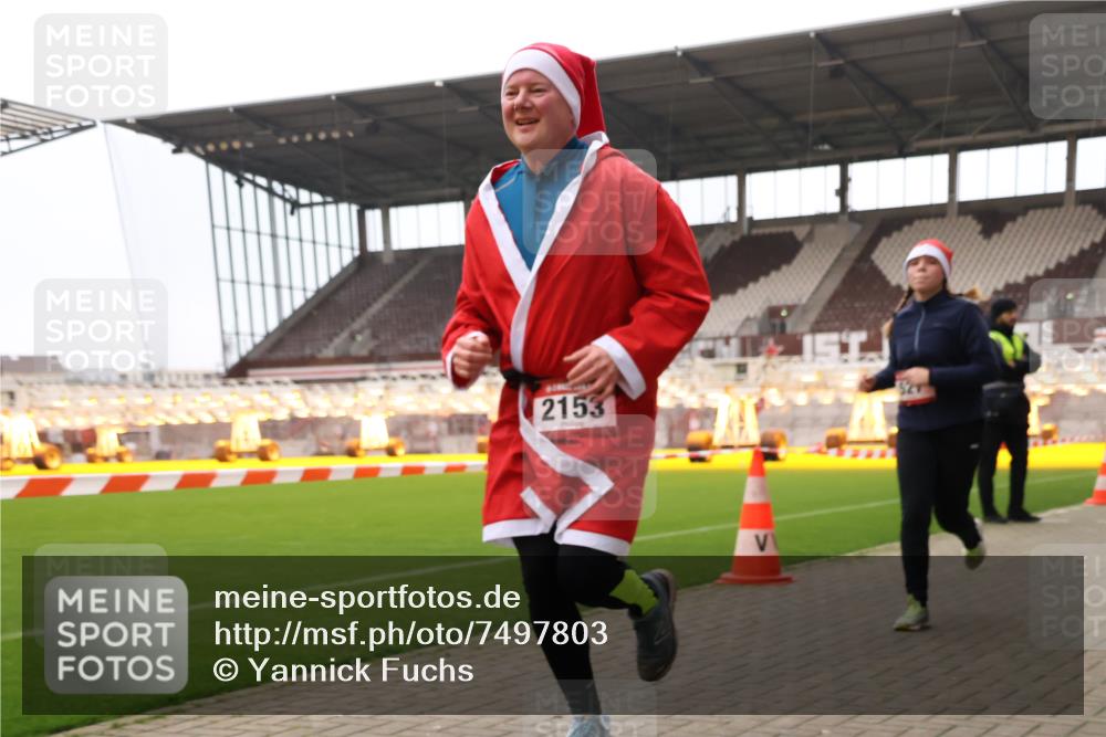 08.12.2024 - St. Pauli X-Mass-Run No. 14 Yannick Fuchs http://msf.ph/oto/7497803 08.12.2024 10:59:49 Ziel 527, 927, 1687, 1688, 1748, 1842, 1848, 2153 meine-sportfotos.de