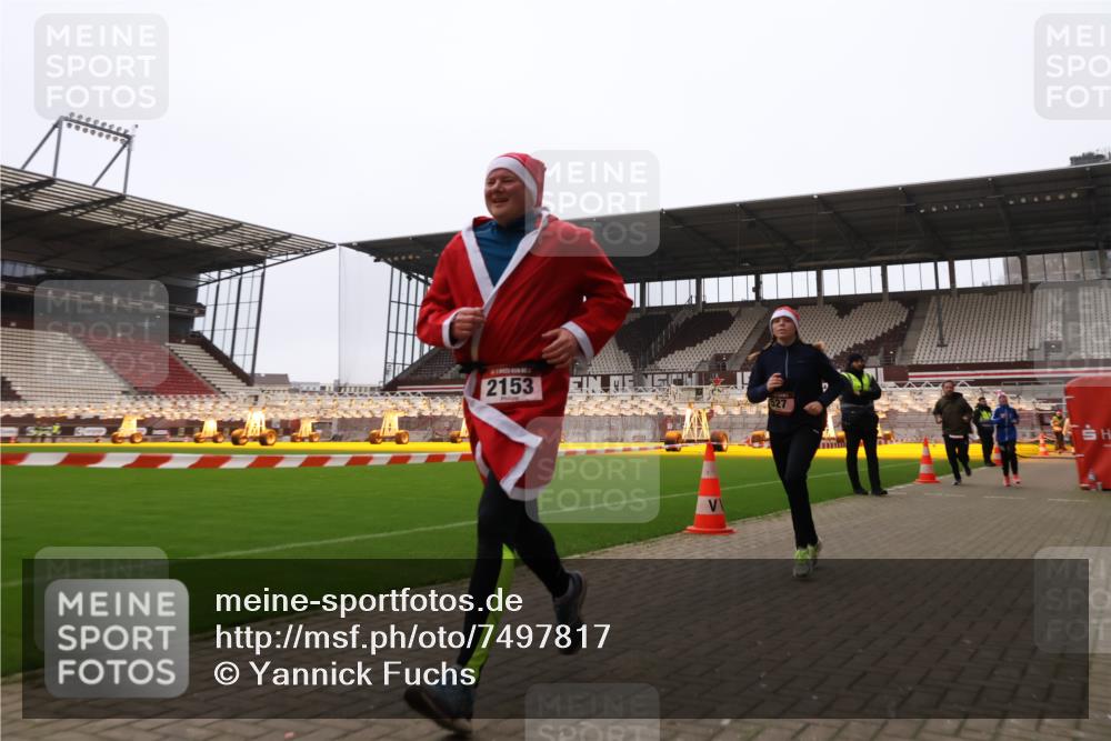 08.12.2024 - St. Pauli X-Mass-Run No. 14 Yannick Fuchs http://msf.ph/oto/7497817 08.12.2024 10:59:49 Ziel 527, 927, 1687, 1688, 1748, 1842, 1848, 2153 meine-sportfotos.de