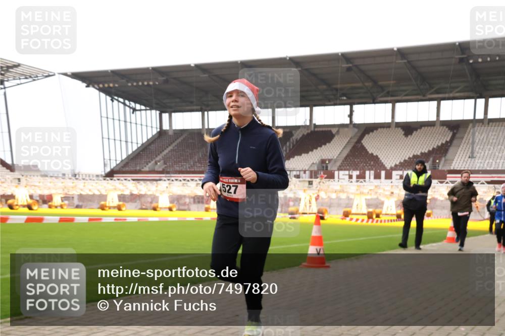 08.12.2024 - St. Pauli X-Mass-Run No. 14 Yannick Fuchs http://msf.ph/oto/7497820 08.12.2024 10:59:50 Ziel 527, 927, 1687, 1688, 1748, 1842, 1848, 2153 meine-sportfotos.de