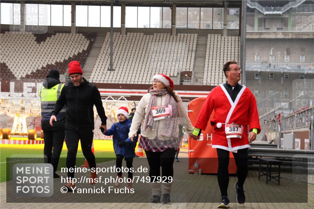 08.12.2024 - St. Pauli X-Mass-Run No. 14 Yannick Fuchs http://msf.ph/oto/7497929 08.12.2024 11:00:12 Ziel 346, 369, 886, 908, 1410, 1875 meine-sportfotos.de
