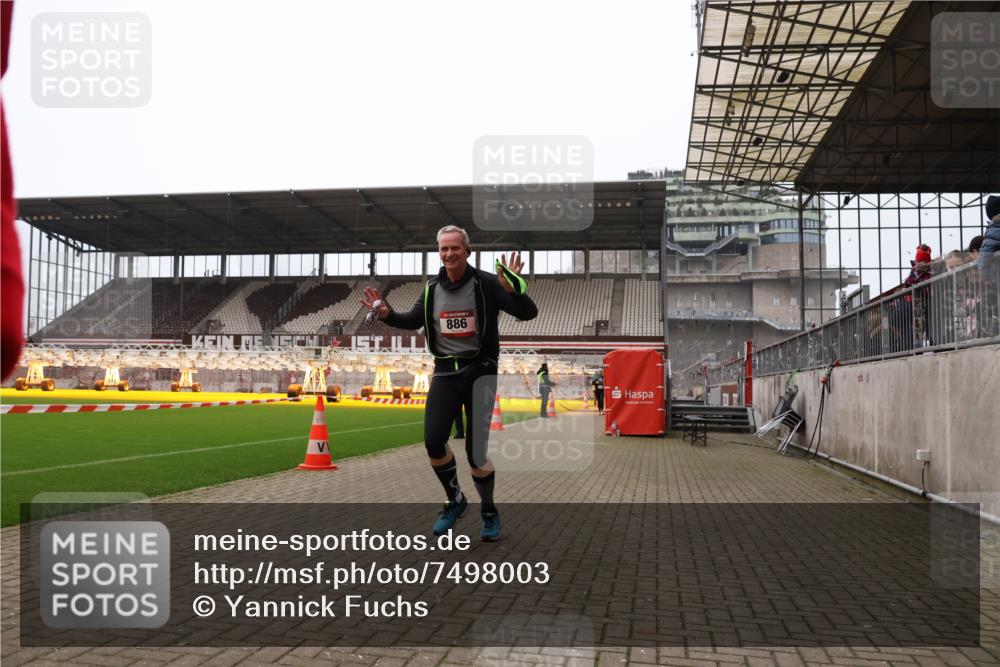08.12.2024 - St. Pauli X-Mass-Run No. 14 Yannick Fuchs http://msf.ph/oto/7498003 08.12.2024 11:00:19 Ziel 346, 369, 387, 886, 908, 1410, 1739, 1875 meine-sportfotos.de