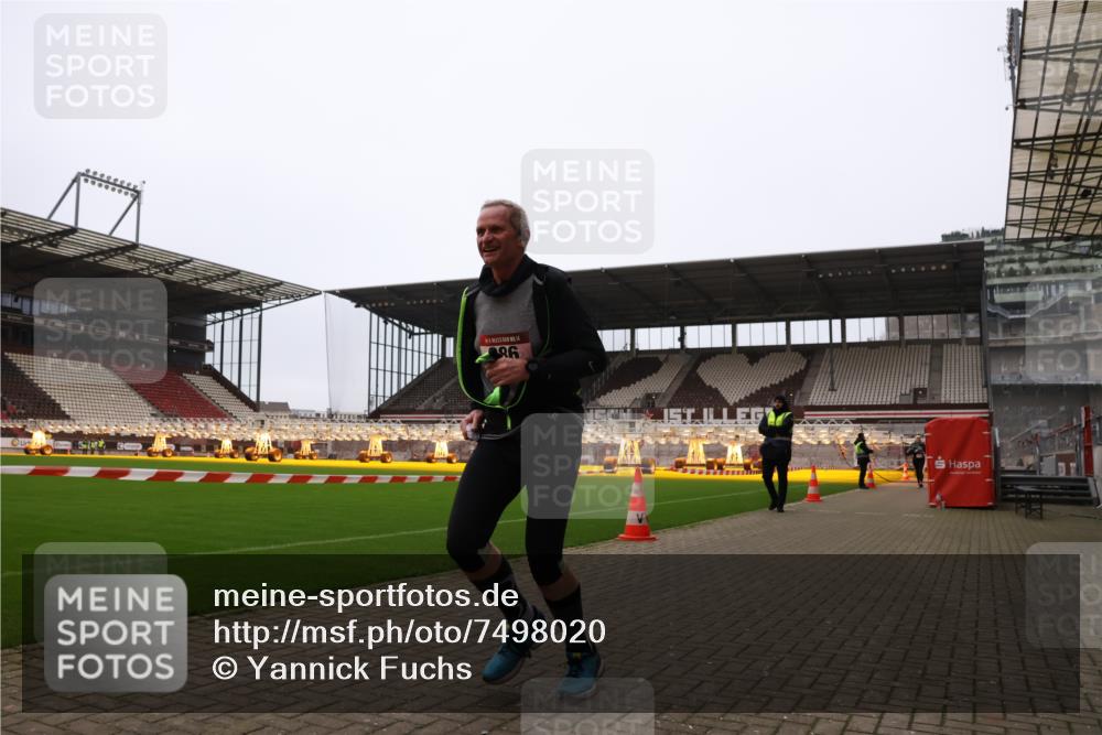 08.12.2024 - St. Pauli X-Mass-Run No. 14 Yannick Fuchs http://msf.ph/oto/7498020 08.12.2024 11:00:20 Ziel 346, 369, 387, 886, 908, 1410, 1738, 1739, 1875, 2454 meine-sportfotos.de