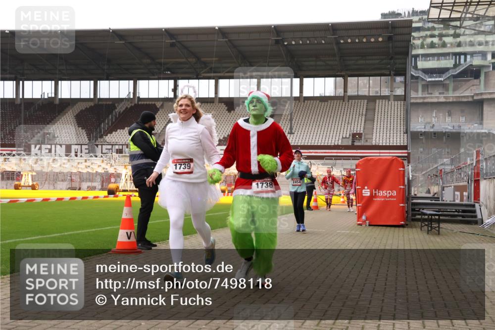08.12.2024 - St. Pauli X-Mass-Run No. 14 Yannick Fuchs http://msf.ph/oto/7498118 08.12.2024 11:00:31 Ziel 149, 369, 387, 710, 884, 893, 908, 1093, 1164, 1165, 1296, 1410, 1738, 1739, 1875, 2454 meine-sportfotos.de
