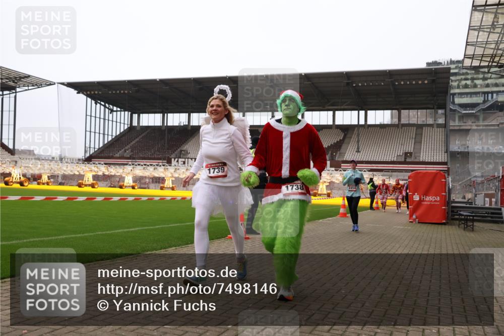 08.12.2024 - St. Pauli X-Mass-Run No. 14 Yannick Fuchs http://msf.ph/oto/7498146 08.12.2024 11:00:31 Ziel 149, 369, 387, 710, 884, 893, 908, 1093, 1164, 1165, 1296, 1410, 1738, 1739, 1875, 2454 meine-sportfotos.de
