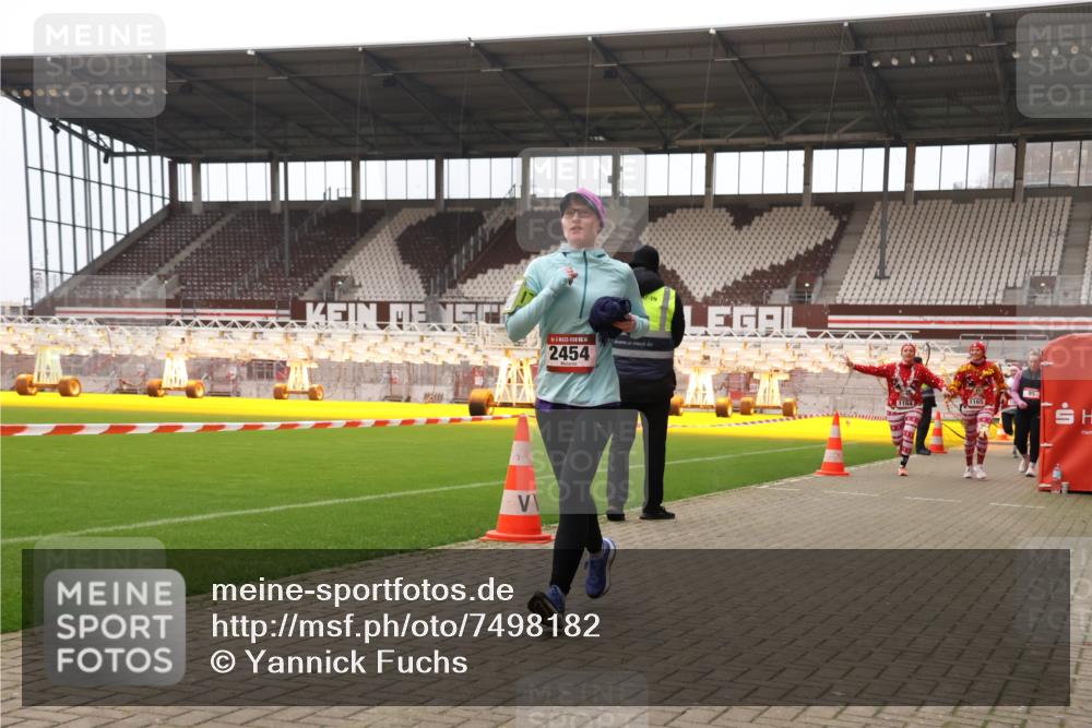 08.12.2024 - St. Pauli X-Mass-Run No. 14 Yannick Fuchs http://msf.ph/oto/7498182 08.12.2024 11:00:34 Ziel 149, 387, 710, 884, 893, 1093, 1164, 1165, 1296, 1410, 1738, 1739, 1875, 1962, 1964, 2454 meine-sportfotos.de