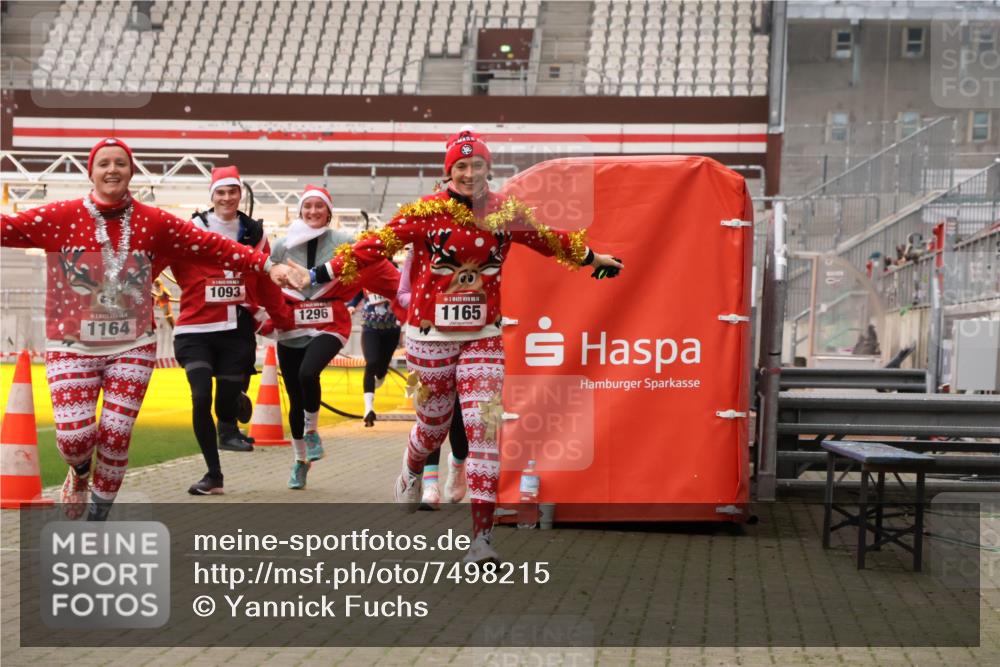 08.12.2024 - St. Pauli X-Mass-Run No. 14 Yannick Fuchs http://msf.ph/oto/7498215 08.12.2024 11:00:35 Ziel 149, 387, 710, 884, 893, 1093, 1164, 1165, 1296, 1410, 1738, 1739, 1875, 1962, 1964, 2454 meine-sportfotos.de
