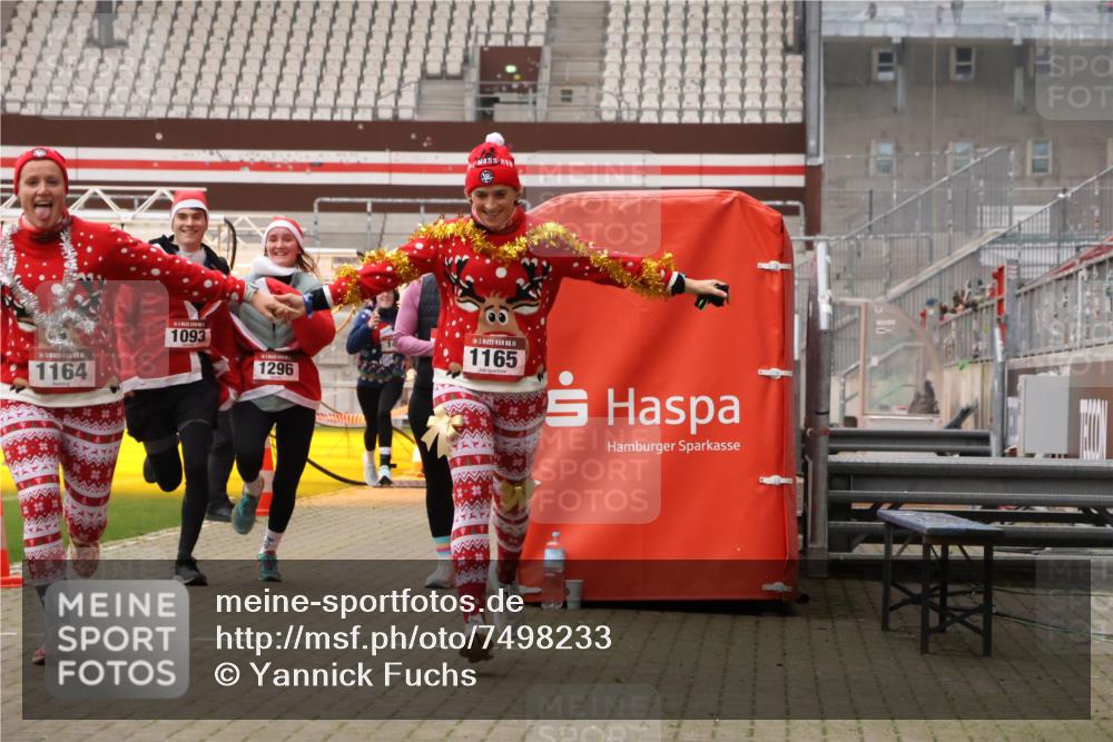 08.12.2024 - St. Pauli X-Mass-Run No. 14 Yannick Fuchs http://msf.ph/oto/7498233 08.12.2024 11:00:35 Ziel 149, 387, 710, 884, 893, 1093, 1164, 1165, 1296, 1410, 1738, 1739, 1875, 1962, 1964, 2454 meine-sportfotos.de