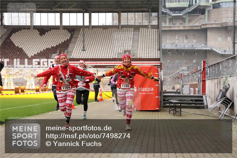 08.12.2024 - St. Pauli X-Mass-Run No. 14 Yannick Fuchs http://msf.ph/oto/7498274 08.12.2024 11:00:36 Ziel 149, 387, 710, 884, 893, 1093, 1164, 1165, 1296, 1410, 1738, 1739, 1875, 1962, 1964, 2454 meine-sportfotos.de