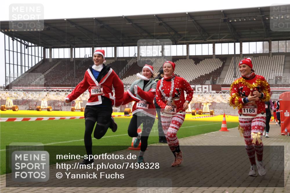 08.12.2024 - St. Pauli X-Mass-Run No. 14 Yannick Fuchs http://msf.ph/oto/7498328 08.12.2024 11:00:38 Ziel 149, 387, 710, 884, 893, 1093, 1164, 1165, 1296, 1738, 1739, 1962, 1964, 2454 meine-sportfotos.de