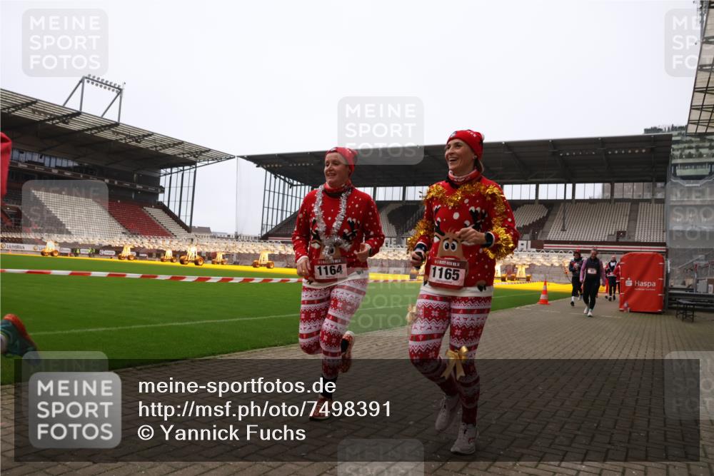 08.12.2024 - St. Pauli X-Mass-Run No. 14 Yannick Fuchs http://msf.ph/oto/7498391 08.12.2024 11:00:39 Ziel 149, 710, 884, 893, 1093, 1164, 1165, 1296, 1738, 1739, 1962, 1964, 2454 meine-sportfotos.de
