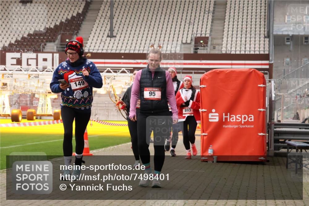 08.12.2024 - St. Pauli X-Mass-Run No. 14 Yannick Fuchs http://msf.ph/oto/7498401 08.12.2024 11:00:41 Ziel 149, 710, 884, 893, 1093, 1164, 1165, 1296, 1738, 1739, 1962, 1964, 2454 meine-sportfotos.de