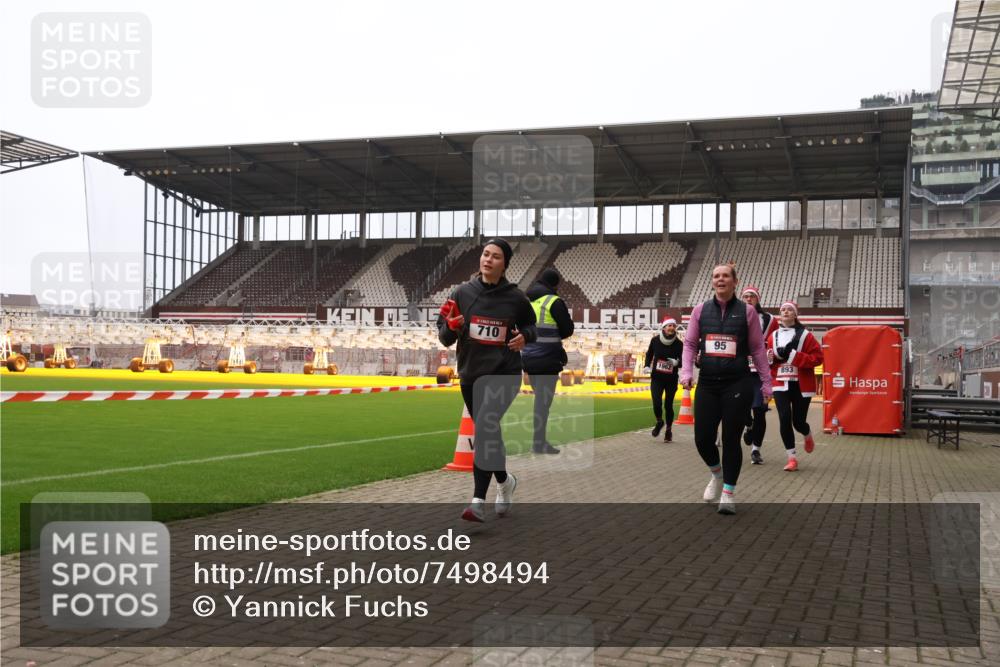 08.12.2024 - St. Pauli X-Mass-Run No. 14 Yannick Fuchs http://msf.ph/oto/7498494 08.12.2024 11:00:44 Ziel 95, 149, 710, 884, 893, 1093, 1164, 1165, 1296, 1738, 1962, 1964, 2454 meine-sportfotos.de