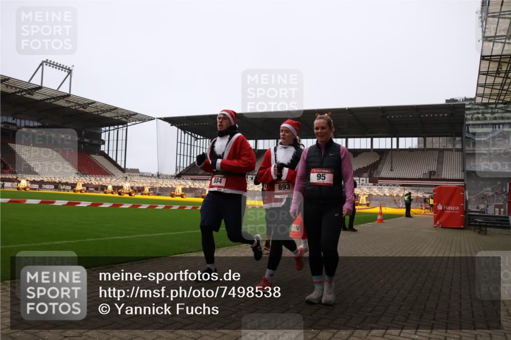 08.12.2024 - St. Pauli X-Mass-Run No. 14 Yannick Fuchs http://msf.ph/oto/7498538 08.12.2024 11:00:46 Ziel 95, 149, 710, 884, 893, 1093, 1164, 1165, 1296, 1962, 1964 meine-sportfotos.de
