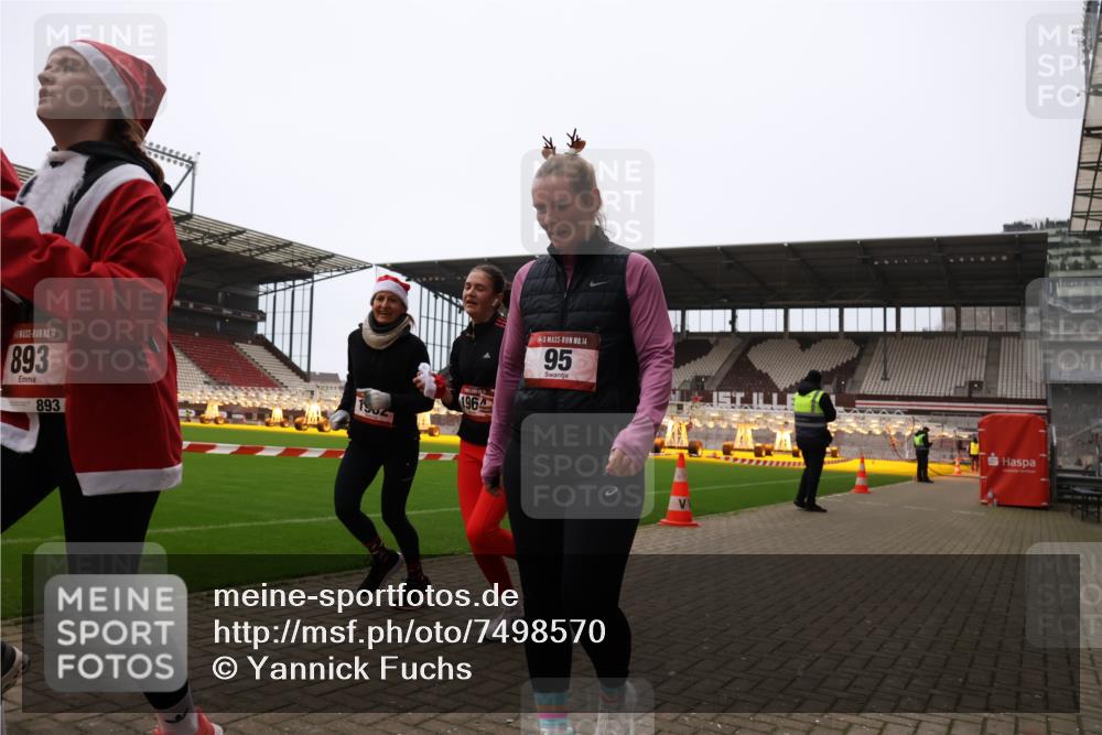 08.12.2024 - St. Pauli X-Mass-Run No. 14 Yannick Fuchs http://msf.ph/oto/7498570 08.12.2024 11:00:47 Ziel 95, 149, 710, 884, 893, 1093, 1164, 1165, 1296, 1962, 1964 meine-sportfotos.de