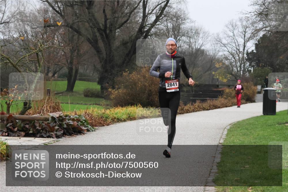 08.12.2024 - St. Pauli X-Mass-Run No. 14 Strokosch-Dieckow http://msf.ph/oto/7500560 08.12.2024 09:43:17 Laufen 2841, 2841 meine-sportfotos.de