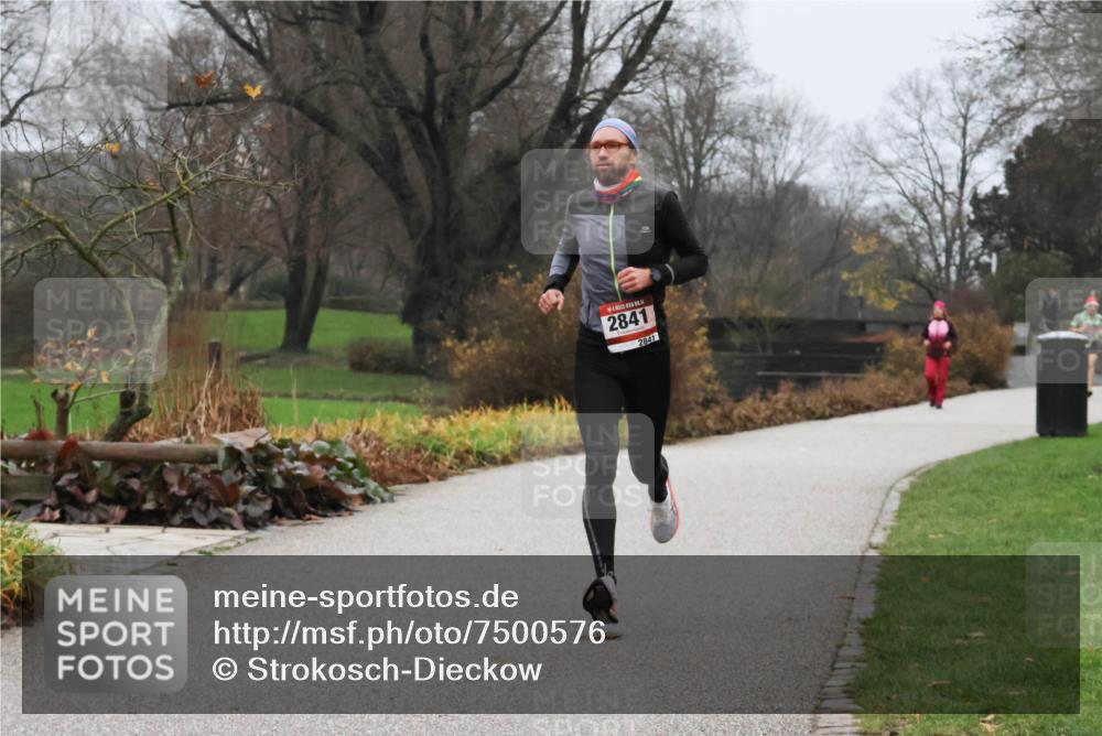 08.12.2024 - St. Pauli X-Mass-Run No. 14 Strokosch-Dieckow http://msf.ph/oto/7500576 08.12.2024 09:43:17 Laufen 2841, 2841 meine-sportfotos.de