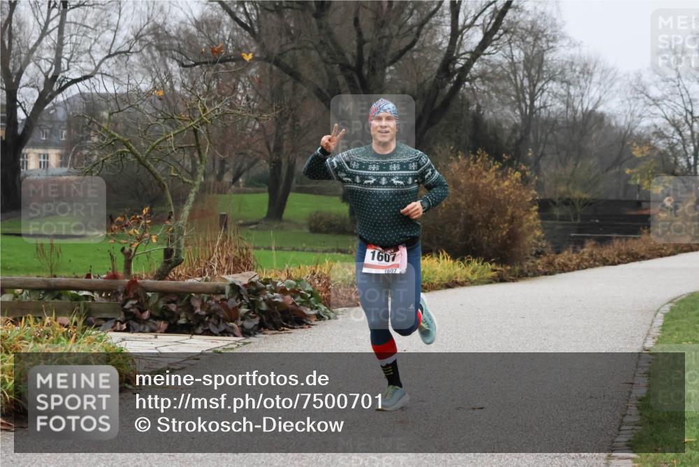 08.12.2024 - St. Pauli X-Mass-Run No. 14 Strokosch-Dieckow http://msf.ph/oto/7500701 08.12.2024 09:44:23 Laufen 1607, 1607 meine-sportfotos.de