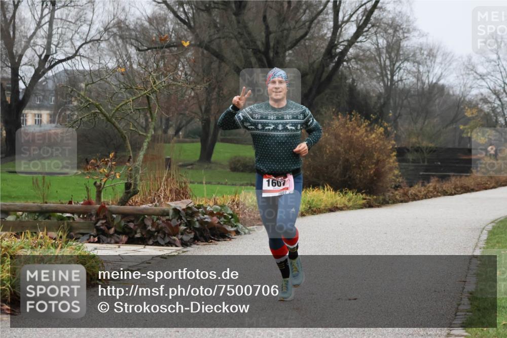 08.12.2024 - St. Pauli X-Mass-Run No. 14 Strokosch-Dieckow http://msf.ph/oto/7500706 08.12.2024 09:44:24 Laufen 1607, 1607 meine-sportfotos.de