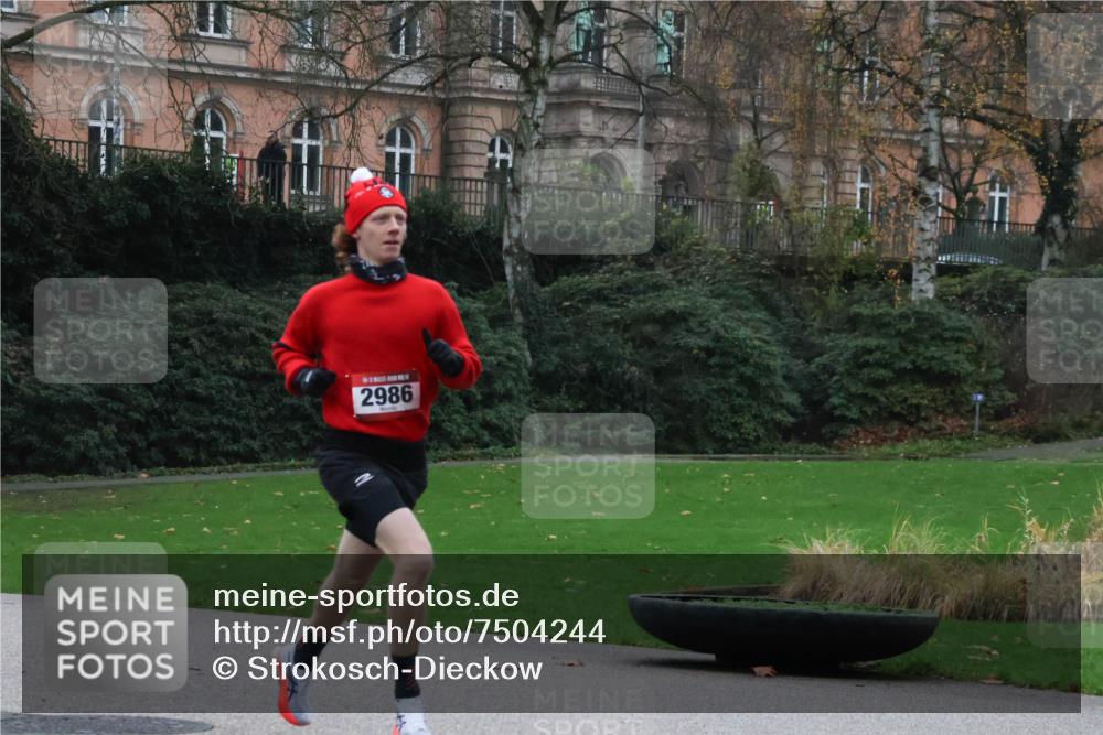 08.12.2024 - St. Pauli X-Mass-Run No. 14 Strokosch-Dieckow http://msf.ph/oto/7504244 08.12.2024 09:35:57 Laufen 2986 meine-sportfotos.de