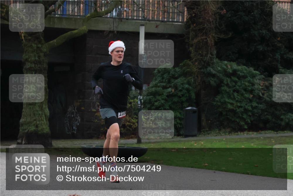 08.12.2024 - St. Pauli X-Mass-Run No. 14 Strokosch-Dieckow http://msf.ph/oto/7504249 08.12.2024 09:35:59 Laufen 233 meine-sportfotos.de