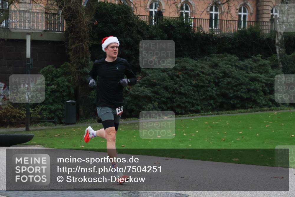 08.12.2024 - St. Pauli X-Mass-Run No. 14 Strokosch-Dieckow http://msf.ph/oto/7504251 08.12.2024 09:36:00 Laufen 233 meine-sportfotos.de