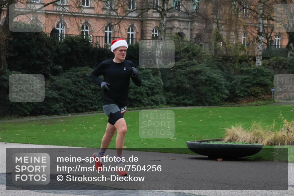 08.12.2024 - St. Pauli X-Mass-Run No. 14 Strokosch-Dieckow http://msf.ph/oto/7504256 08.12.2024 09:36:00 Laufen 233, 50 meine-sportfotos.de
