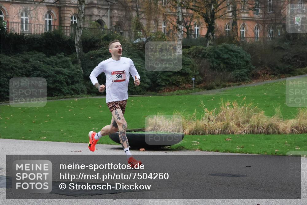 08.12.2024 - St. Pauli X-Mass-Run No. 14 Strokosch-Dieckow http://msf.ph/oto/7504260 08.12.2024 09:36:09 Laufen 39 meine-sportfotos.de