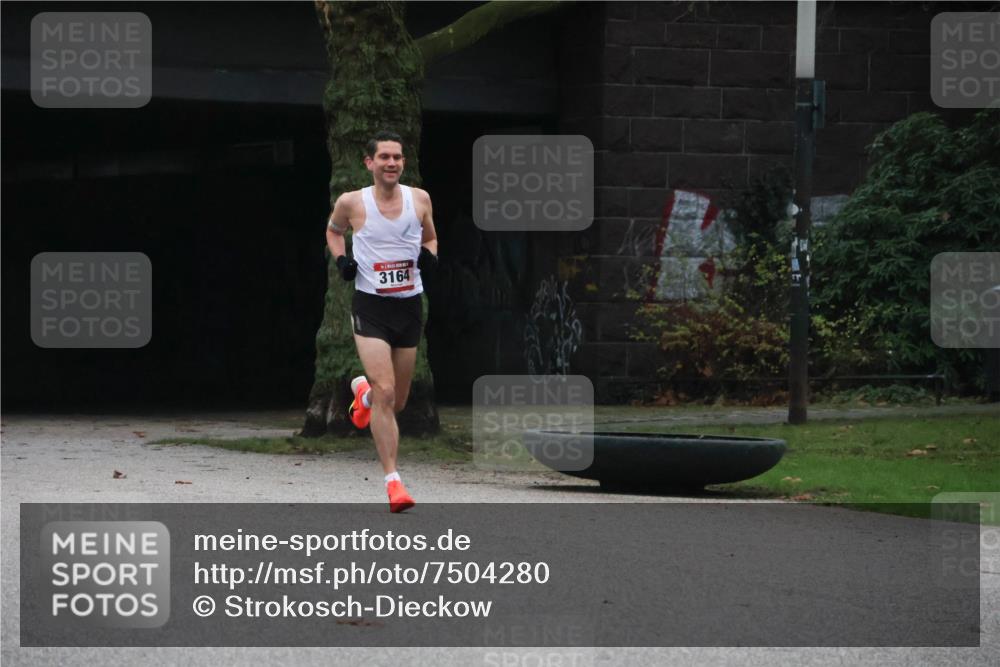 08.12.2024 - St. Pauli X-Mass-Run No. 14 Strokosch-Dieckow http://msf.ph/oto/7504280 08.12.2024 09:36:30 Laufen 3164 meine-sportfotos.de
