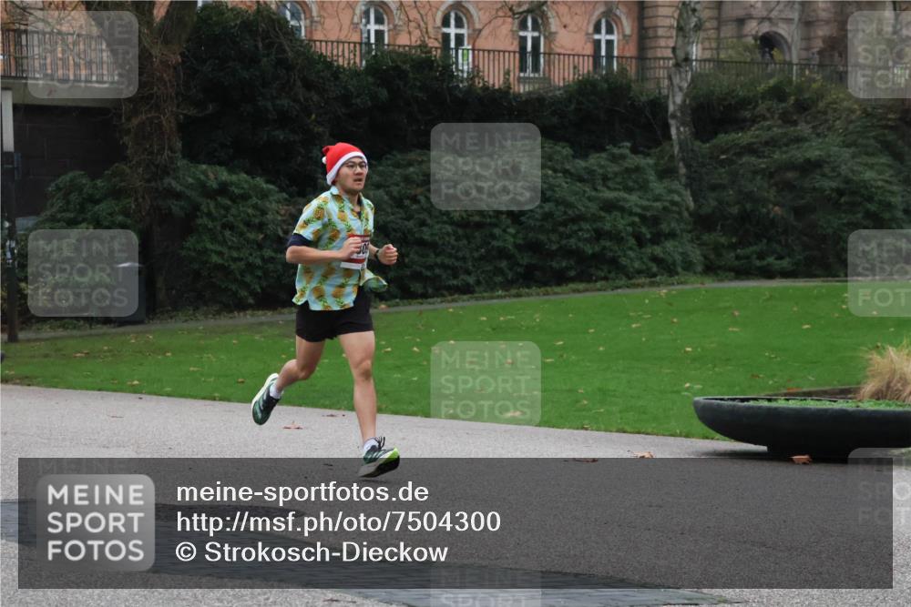 08.12.2024 - St. Pauli X-Mass-Run No. 14 Strokosch-Dieckow http://msf.ph/oto/7504300 08.12.2024 09:36:38 Laufen 309 meine-sportfotos.de