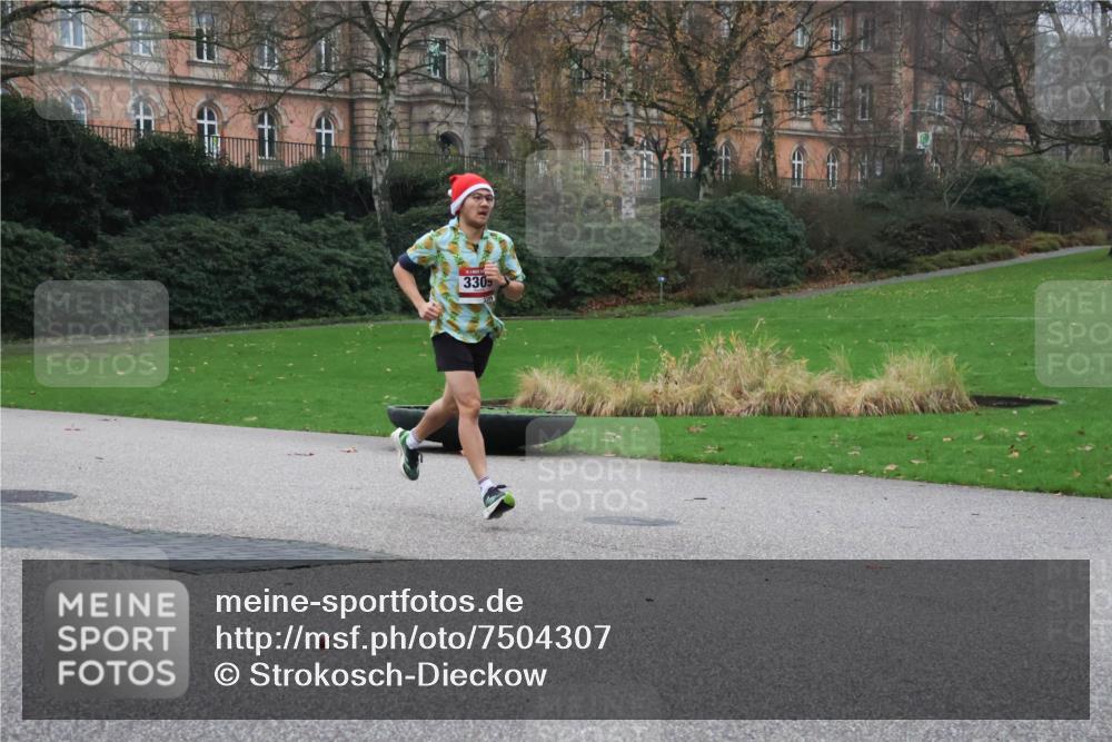08.12.2024 - St. Pauli X-Mass-Run No. 14 Strokosch-Dieckow http://msf.ph/oto/7504307 08.12.2024 09:36:39 Laufen 330 meine-sportfotos.de