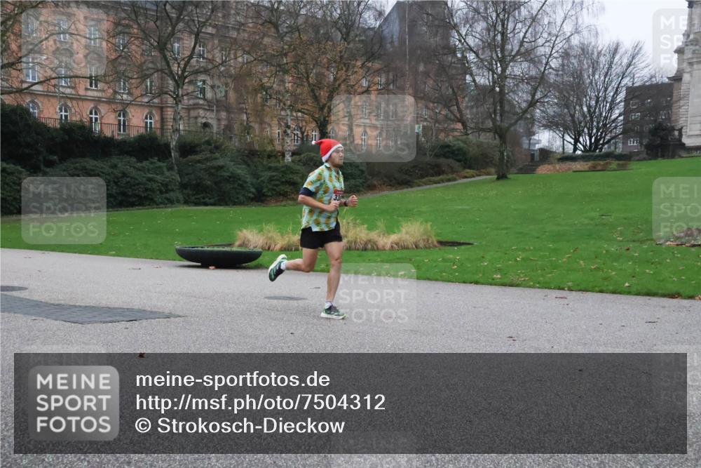 08.12.2024 - St. Pauli X-Mass-Run No. 14 Strokosch-Dieckow http://msf.ph/oto/7504312 08.12.2024 09:36:39 Laufen  meine-sportfotos.de