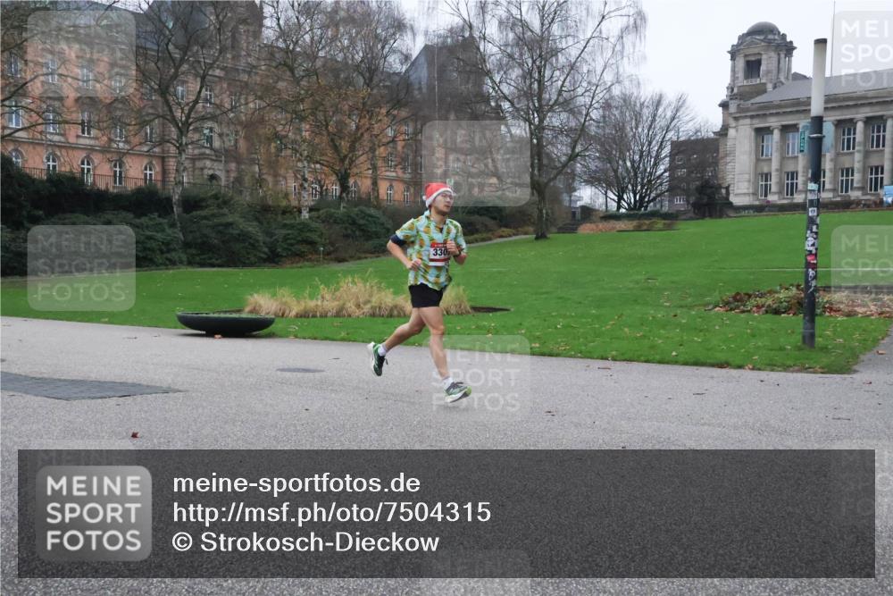 08.12.2024 - St. Pauli X-Mass-Run No. 14 Strokosch-Dieckow http://msf.ph/oto/7504315 08.12.2024 09:36:40 Laufen 330 meine-sportfotos.de
