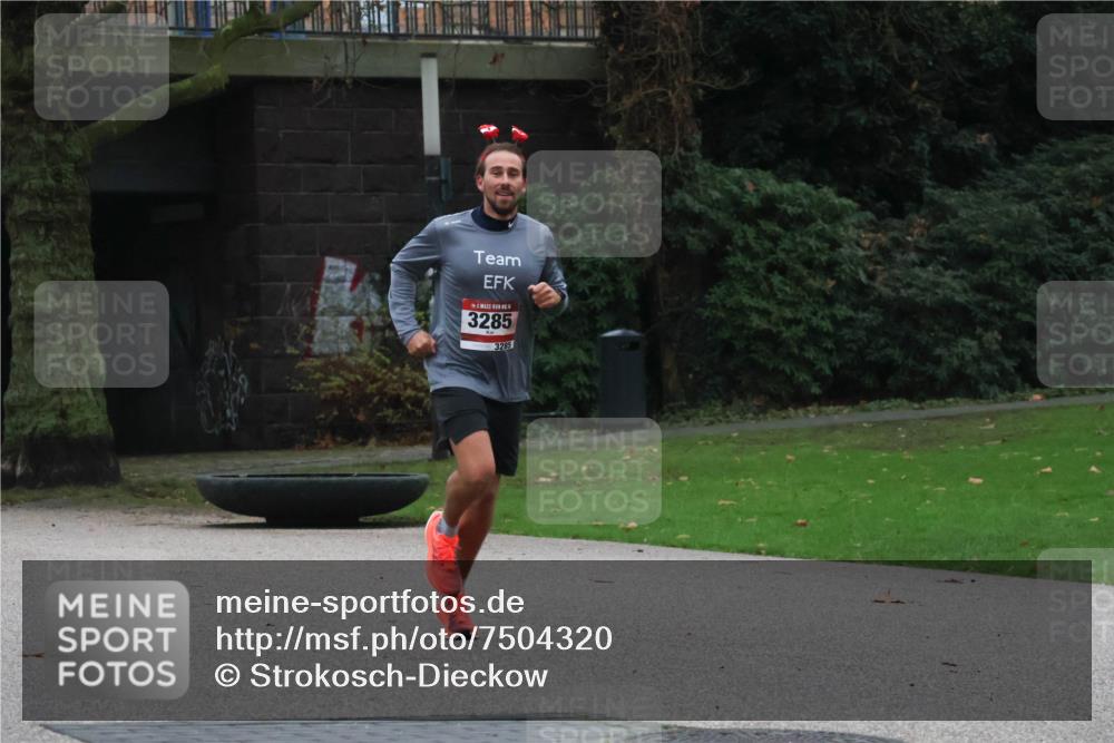 08.12.2024 - St. Pauli X-Mass-Run No. 14 Strokosch-Dieckow http://msf.ph/oto/7504320 08.12.2024 09:36:44 Laufen 3285, 3285 meine-sportfotos.de