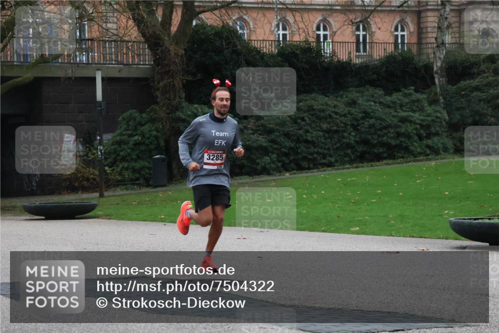 08.12.2024 - St. Pauli X-Mass-Run No. 14 Strokosch-Dieckow http://msf.ph/oto/7504322 08.12.2024 09:36:45 Laufen 3285, 3285 meine-sportfotos.de