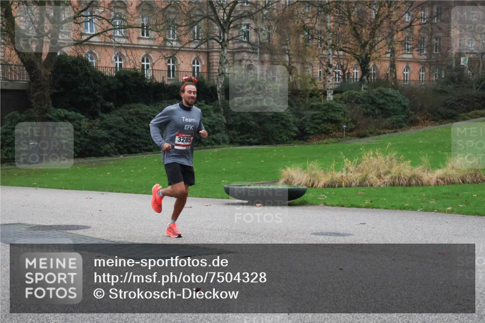 08.12.2024 - St. Pauli X-Mass-Run No. 14 Strokosch-Dieckow http://msf.ph/oto/7504328 08.12.2024 09:36:45 Laufen 3285 meine-sportfotos.de