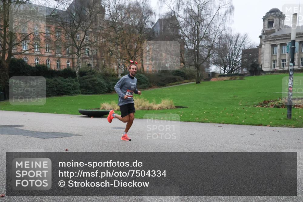 08.12.2024 - St. Pauli X-Mass-Run No. 14 Strokosch-Dieckow http://msf.ph/oto/7504334 08.12.2024 09:36:46 Laufen 3285 meine-sportfotos.de