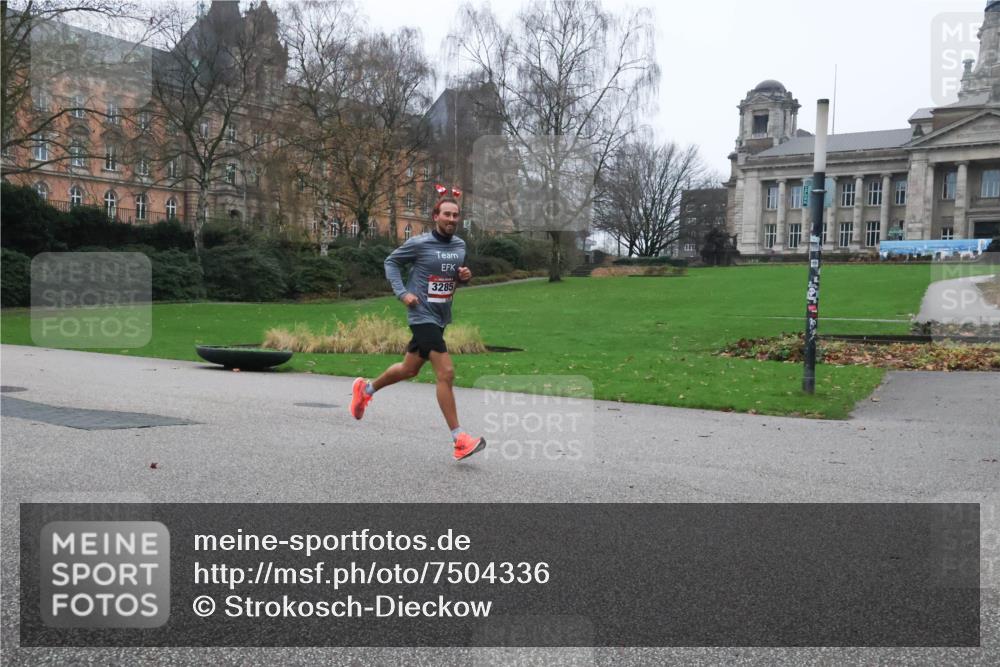 08.12.2024 - St. Pauli X-Mass-Run No. 14 Strokosch-Dieckow http://msf.ph/oto/7504336 08.12.2024 09:36:46 Laufen 3285 meine-sportfotos.de