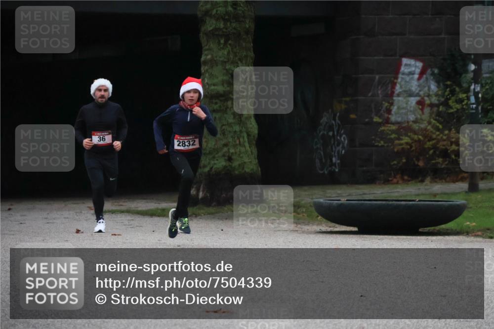 08.12.2024 - St. Pauli X-Mass-Run No. 14 Strokosch-Dieckow http://msf.ph/oto/7504339 08.12.2024 09:36:48 Laufen 36, 2832 meine-sportfotos.de
