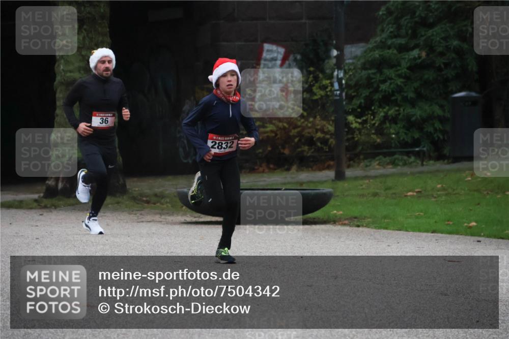 08.12.2024 - St. Pauli X-Mass-Run No. 14 Strokosch-Dieckow http://msf.ph/oto/7504342 08.12.2024 09:36:49 Laufen 36, 2832 meine-sportfotos.de